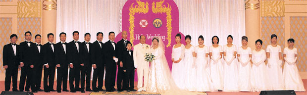 Hak Ja Han Moon and Family2