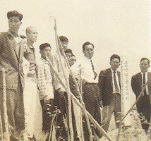 Reverend Moon with members in Chungcheon during a tour