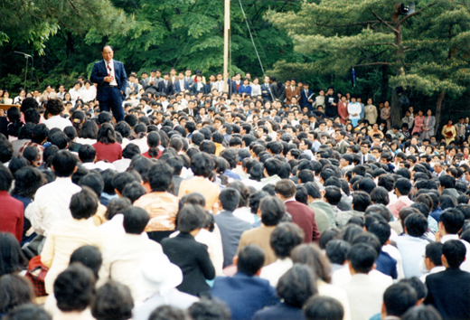 Reverend Moon speaks to Japanese members about the dispatch of worldwide missionaries