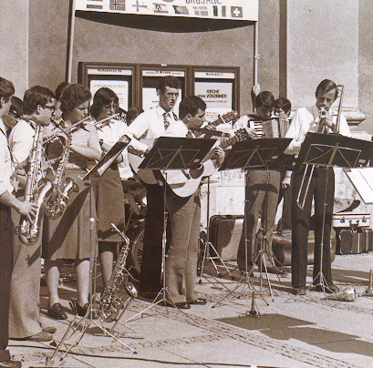 Go World Brass Band at tracting listeners during witnessing in Munich, Germany