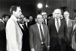 Reverend Moon arriving at the hearing on religious freedom (June 26, 1984)