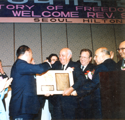 Reverend Moon receiving a plaque of appreciation from a former Latin American leader