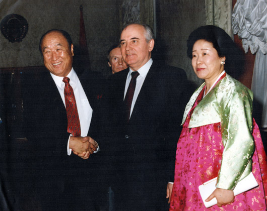 President Gorbachev receiving a visit from Reverend Moon and former heads of state at the Kremlin in Moscow