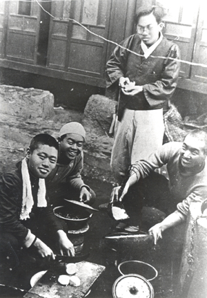 Reverend Moon and fellow Myung Su Dae Church members preparing a meal at the boarding house during the Kyungsung Commercial School days