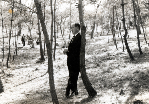 Reverend Moon meditating at the Nam-san Holy Ground